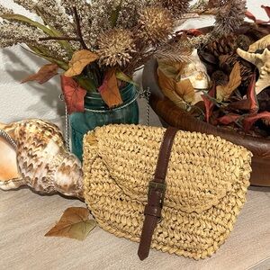 NWOT Stylish Tan Fully Lined Woven Belt Bag